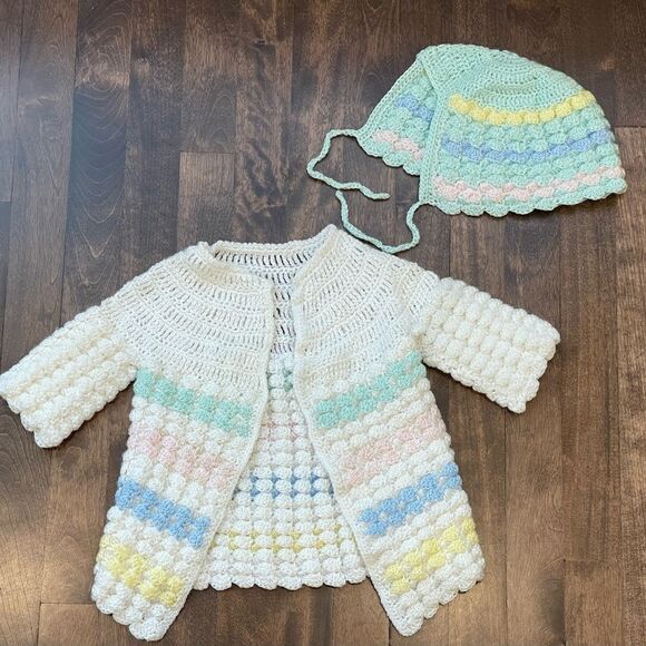 Vintage baby hand knit colourful cardigan and bonnet || Vintage baby clothes - Picture 1 of 6